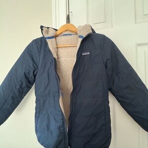 YOUTH Patagonia true navy Jacket with Cream Fleece- reversible